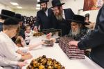 חומש סעודה אין סאטמאר מאנטריאל בראשות כ"ק אדמו"ר מסאטמאר שליט"א 