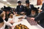 חומש סעודה אין סאטמאר מאנטריאל בראשות כ"ק אדמו"ר מסאטמאר שליט"א 