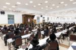 שבת התאחדות בצל כנפיך מיט תלמידי המתיבתא אין מחנה דברי יואל צוזאמען מיטן מעמד התחלת הש"ס דורך די תלמידי הישיבה