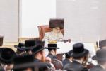 שבת התאחדות בצל כנפיך מיט תלמידי המתיבתא אין מחנה דברי יואל צוזאמען מיטן מעמד התחלת הש"ס דורך די תלמידי הישיבה