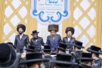שבת התאחדות בצל כנפיך מיט תלמידי המתיבתא אין מחנה דברי יואל צוזאמען מיטן מעמד התחלת הש"ס דורך די תלמידי הישיבה