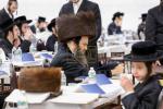 שבת התאחדות בצל כנפיך מיט תלמידי המתיבתא אין מחנה דברי יואל צוזאמען מיטן מעמד התחלת הש"ס דורך די תלמידי הישיבה