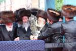 לאנדאן - חנוכת הבית און הכנסת ספר תורה אין וויזניץ 