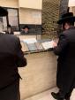 כ"ק אדמו"ר מקרעטשניף סיגעט שליט"א באזוכט ביי כ"ק אדמו"ר מטאהש שליט"א און ביים ציון הקדוש אין טאהש
