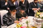 כ"ק אדמו"ר מסאטמאר שליט"א אין מאנטריאל ביי חתימות שטרות ביי הרבני הנכבד ר' ברוך אבערלענדער הי"ו