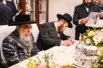 כ"ק אדמו"ר מסאטמאר שליט"א אין מאנטריאל ביי חתימות שטרות ביי הרבני הנכבד ר' ברוך אבערלענדער הי"ו