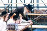 כ"ק אדמו"ר מסאטמאר שליט"א ביי תפלת שחרית און לערנען מיט די קינדער אין מאנטריאל