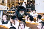 כ"ק אדמו"ר מסאטמאר שליט"א ביי תפלת שחרית און לערנען מיט די קינדער אין מאנטריאל