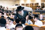 כ"ק אדמו"ר מסאטמאר שליט"א ביי תפלת שחרית און לערנען מיט די קינדער אין מאנטריאל