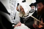 הרה"ק רבי יעקב מאיר שעכטער שליט"א ביי שמחת הברית לנכד הרבני הנגיד ר' שמאול הארוויץ הי"ו