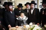 הרה"ק רבי יעקב מאיר שעכטער שליט"א ביי שמחת הברית לנכד הרבני הנגיד ר' שמאול הארוויץ הי"ו