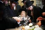 הרה"ק רבי יעקב מאיר שעכטער שליט"א ביי שמחת הברית לנכד הרבני הנגיד ר' שמאול הארוויץ הי"ו