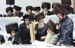 פולע גאלעריע: יארצייט אין חצר הקודש צאנז