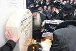 פולע גאלעריע: יארצייט אין חצר הקודש צאנז