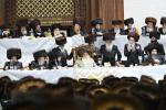 פולע גאלעריע: יארצייט אין חצר הקודש צאנז