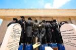 פולע גאלעריע: יארצייט אין חצר הקודש צאנז