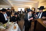 נאך אכצן באדייטנדע טעג, האט זיך געשלאסן די לעצטע "קרן עולם התורה" קאמפיין אין אמעריקע, ביי א מסיבה אין מאנהעטן אינעם שטוב פון הנגיד ר' שמעון גליק אויפן אפער וועסט סייד.