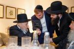 נאך אכצן באדייטנדע טעג, האט זיך געשלאסן די לעצטע "קרן עולם התורה" קאמפיין אין אמעריקע, ביי א מסיבה אין מאנהעטן אינעם שטוב פון הנגיד ר' שמעון גליק אויפן אפער וועסט סייד.