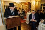 נאך אכצן באדייטנדע טעג, האט זיך געשלאסן די לעצטע "קרן עולם התורה" קאמפיין אין אמעריקע, ביי א מסיבה אין מאנהעטן אינעם שטוב פון הנגיד ר' שמעון גליק אויפן אפער וועסט סייד.