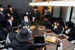 ביקור קודש ומסיבת לחיים של כ"ק אדמו"ר מ'טאהש שליט"א בהיכל הכולל דברי אש בהשתתפות פטרון הכולל הרבני הנגיד המפואר רודף צדקה וחסד מו"ה בערי ווייס הי"ו