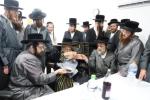 כ"ק אדמו"ר מתולדות אברהם יצחק שליט"א באזוכט אין הר יונה