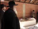 הגאון רבי שאול אלתר שליט"א איז מתפלל ביי ציוני האדמורי"ם מגור זצ"ל 