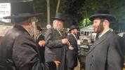 אין ניקלשבורג ברענט א פייער תורה, תפלה, חסד 26/7