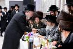 שבע ברכות בבית הרב הערשל שטערן בראשות כ"ק אדמו"ר מסאטמאר שליט"א 