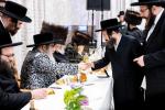 שבע ברכות בבית הרב הערשל שטערן בראשות כ"ק אדמו"ר מסאטמאר שליט"א 