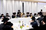 שבע ברכות בבית הרב הערשל שטערן בראשות כ"ק אדמו"ר מסאטמאר שליט"א 