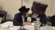 הרה"ח ר' משה פריעדמאן פארטיפט אין א שמועס מיטן גבאי פון כ"ק אדמו"ר מתורת חכם שליט"א 