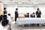 כ"ק אדמו"ר מבאבוב - 45 שליט"א געבט איבער שיחות פרידה און חלוקת פרסים אין די סניפי המוסדות