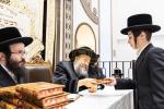 כ"ק אדמו"ר מבאבוב - 45 שליט"א געבט איבער שיחות פרידה און חלוקת פרסים אין די סניפי המוסדות
