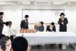 כ"ק אדמו"ר מבאבוב - 45 שליט"א געבט איבער שיחות פרידה און חלוקת פרסים אין די סניפי המוסדות