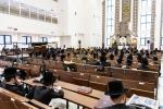 כ"ק אדמו"ר מבאבוב - 45 שליט"א געבט איבער שיחות פרידה און חלוקת פרסים אין די סניפי המוסדות