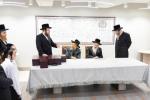 כ"ק אדמו"ר מבאבוב - 45 שליט"א געבט איבער שיחות פרידה און חלוקת פרסים אין די סניפי המוסדות