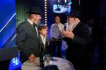 א היסטארישע מעמד הוקרה אין מאסקווע אפצומערקן אכציג יאר פון גבורה און שליחות 