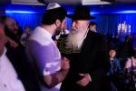 א היסטארישע מעמד הוקרה אין מאסקווע אפצומערקן אכציג יאר פון גבורה און שליחות 
