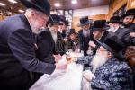 יארצייט פון הרה"ק מצאנז קלויזענבורג זי"ע ביי בנו מ"מ כ"ק אדמו"ר מצאנז קלויזענבורג שליט"א 