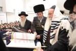 שאק אין חצר הקודש גור: הגאון רבי יודל טאוב ע"ה איז אוועק אינמיטן פארלערנען א שיעור אין ביהמ"ד הגדול אין ירושלים, געווען דער לאנגיעריגער בעל קורא אינעם הויף.