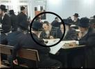 שאק אין חצר הקודש גור: הגאון רבי יודל טאוב ע"ה איז אוועק אינמיטן פארלערנען א שיעור אין ביהמ"ד הגדול אין ירושלים, געווען דער לאנגיעריגער בעל קורא אינעם הויף.