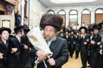 חגיגת הכנסת ספר תורה  להיכל ישיבת עסק התורה  ע"י הרבני הנגיד הרה"ח רבי יואל פליישמאן שליט"א פטרון הישיבה ונדבן הספר  בהשתתפות אדמור"י ורבני העיר שליט"א, מרביצי תורה ותלמידי הישיבה