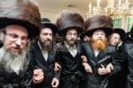 חגיגת הכנסת ספר תורה  להיכל ישיבת עסק התורה  ע"י הרבני הנגיד הרה"ח רבי יואל פליישמאן שליט"א פטרון הישיבה ונדבן הספר  בהשתתפות אדמור"י ורבני העיר שליט"א, מרביצי תורה ותלמידי הישיבה