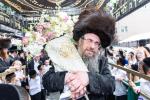 חגיגת הכנסת ספר תורה  להיכל ישיבת עסק התורה  ע"י הרבני הנגיד הרה"ח רבי יואל פליישמאן שליט"א פטרון הישיבה ונדבן הספר  בהשתתפות אדמור"י ורבני העיר שליט"א, מרביצי תורה ותלמידי הישיבה