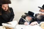 חגיגת הכנסת ספר תורה  להיכל ישיבת עסק התורה  ע"י הרבני הנגיד הרה"ח רבי יואל פליישמאן שליט"א פטרון הישיבה ונדבן הספר  בהשתתפות אדמור"י ורבני העיר שליט"א, מרביצי תורה ותלמידי הישיבה