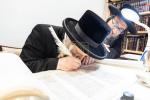 חגיגת הכנסת ספר תורה  להיכל ישיבת עסק התורה  ע"י הרבני הנגיד הרה"ח רבי יואל פליישמאן שליט"א פטרון הישיבה ונדבן הספר  בהשתתפות אדמור"י ורבני העיר שליט"א, מרביצי תורה ותלמידי הישיבה