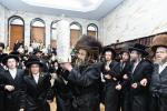 חגיגת הכנסת ספר תורה  להיכל ישיבת עסק התורה  ע"י הרבני הנגיד הרה"ח רבי יואל פליישמאן שליט"א פטרון הישיבה ונדבן הספר  בהשתתפות אדמור"י ורבני העיר שליט"א, מרביצי תורה ותלמידי הישיבה