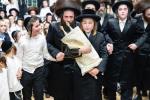 חגיגת הכנסת ספר תורה  להיכל ישיבת עסק התורה  ע"י הרבני הנגיד הרה"ח רבי יואל פליישמאן שליט"א פטרון הישיבה ונדבן הספר  בהשתתפות אדמור"י ורבני העיר שליט"א, מרביצי תורה ותלמידי הישיבה