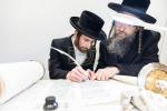 חגיגת הכנסת ספר תורה  להיכל ישיבת עסק התורה  ע"י הרבני הנגיד הרה"ח רבי יואל פליישמאן שליט"א פטרון הישיבה ונדבן הספר  בהשתתפות אדמור"י ורבני העיר שליט"א, מרביצי תורה ותלמידי הישיבה