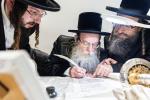 חגיגת הכנסת ספר תורה  להיכל ישיבת עסק התורה  ע"י הרבני הנגיד הרה"ח רבי יואל פליישמאן שליט"א פטרון הישיבה ונדבן הספר  בהשתתפות אדמור"י ורבני העיר שליט"א, מרביצי תורה ותלמידי הישיבה